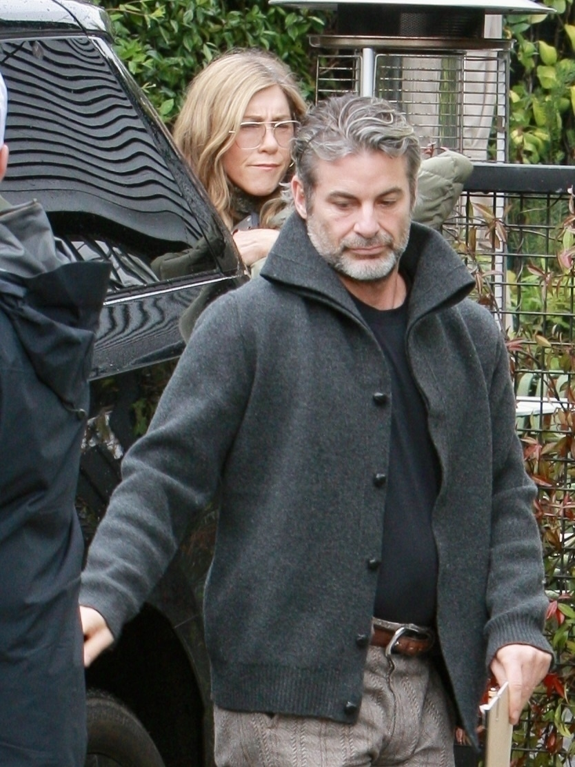 Jennifer Aniston, Jim Curtis may be taking romance to next level as they tour NYC apartments together