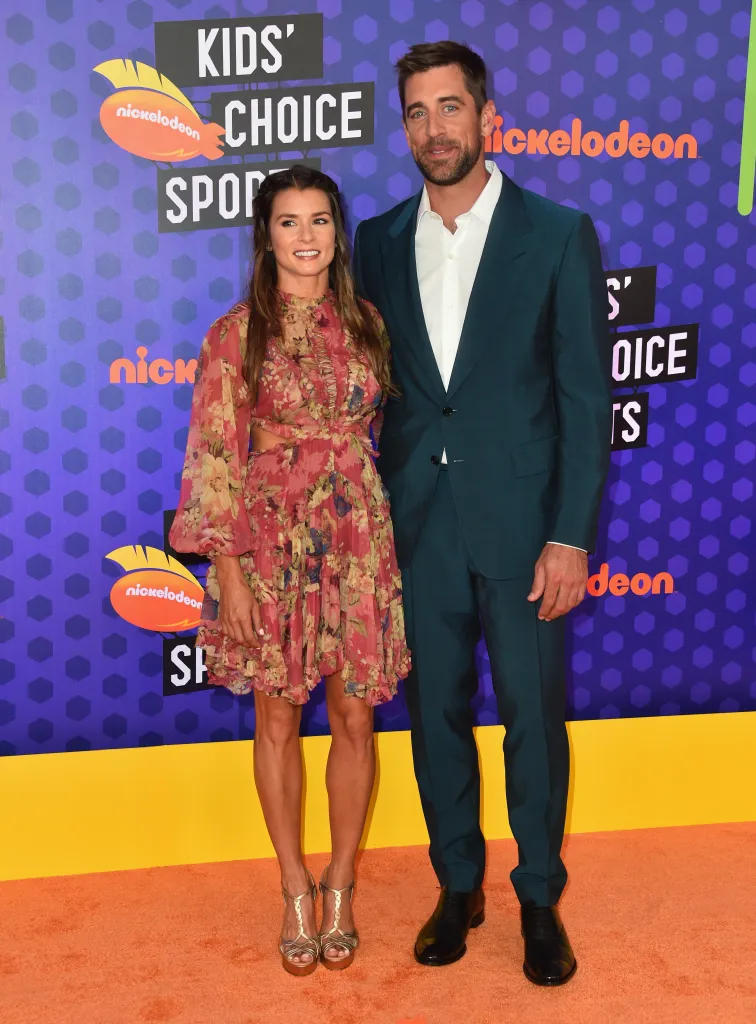 Aaron Rodgers shades &lsquo;crazy&rsquo; celeb exes who &lsquo;called paparazzi&rsquo; and &lsquo;coerced&rsquo; Instagram* posts