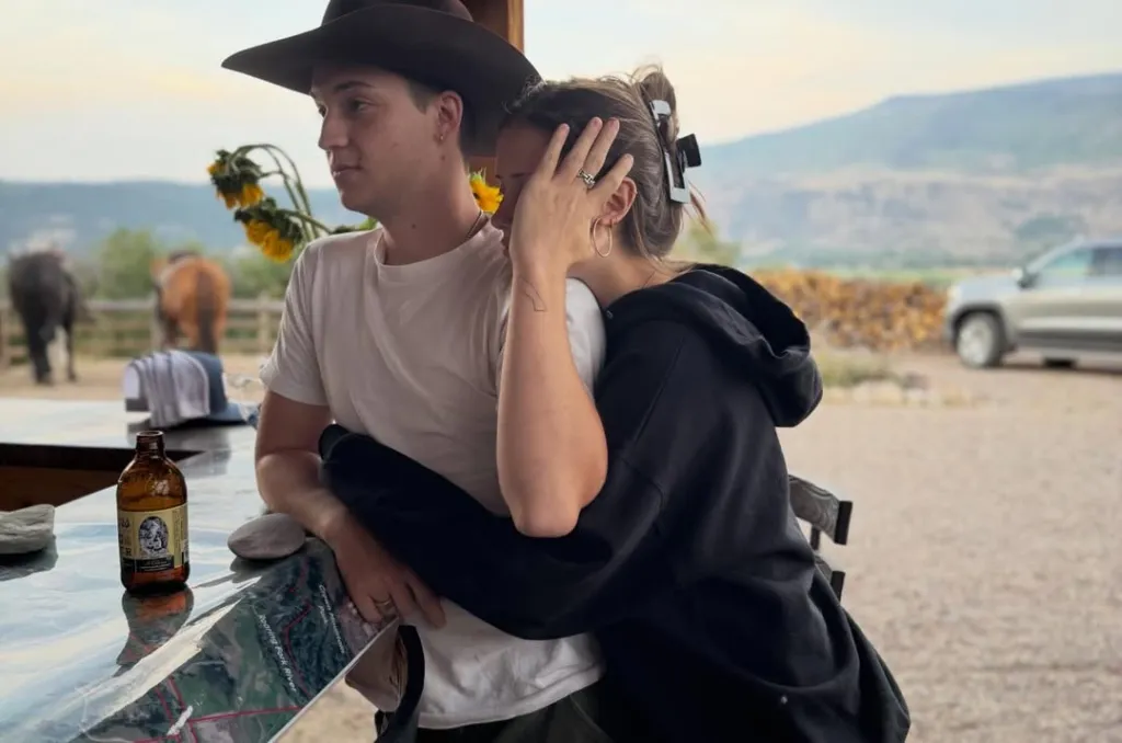 Kate Hudson&rsquo;s son Ryder, 22, towers over actress at 2026 Vanity Fair Oscars Party