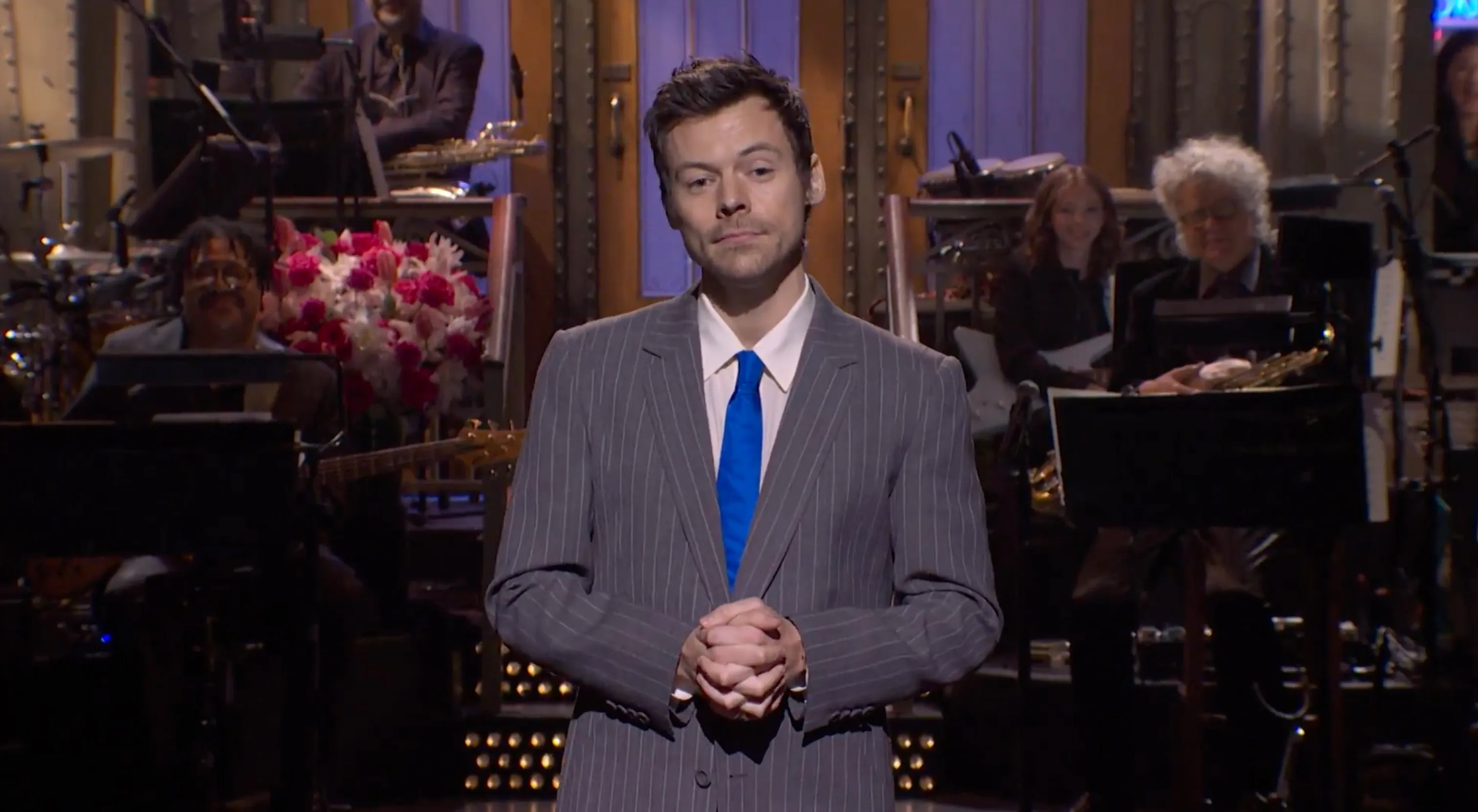 Harry Styles hits back at &lsquo;queerbaiting&rsquo; claims &mdash; by kissing male comedian during &lsquo;SNL&rsquo; monologue