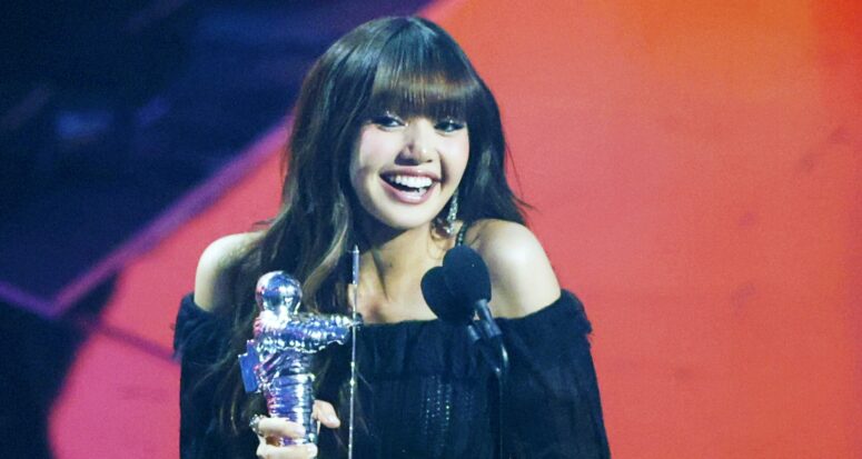 Критика выступления Лисы из BLACKPINK на MTV VMA: что скрывает недовольство поклонников?