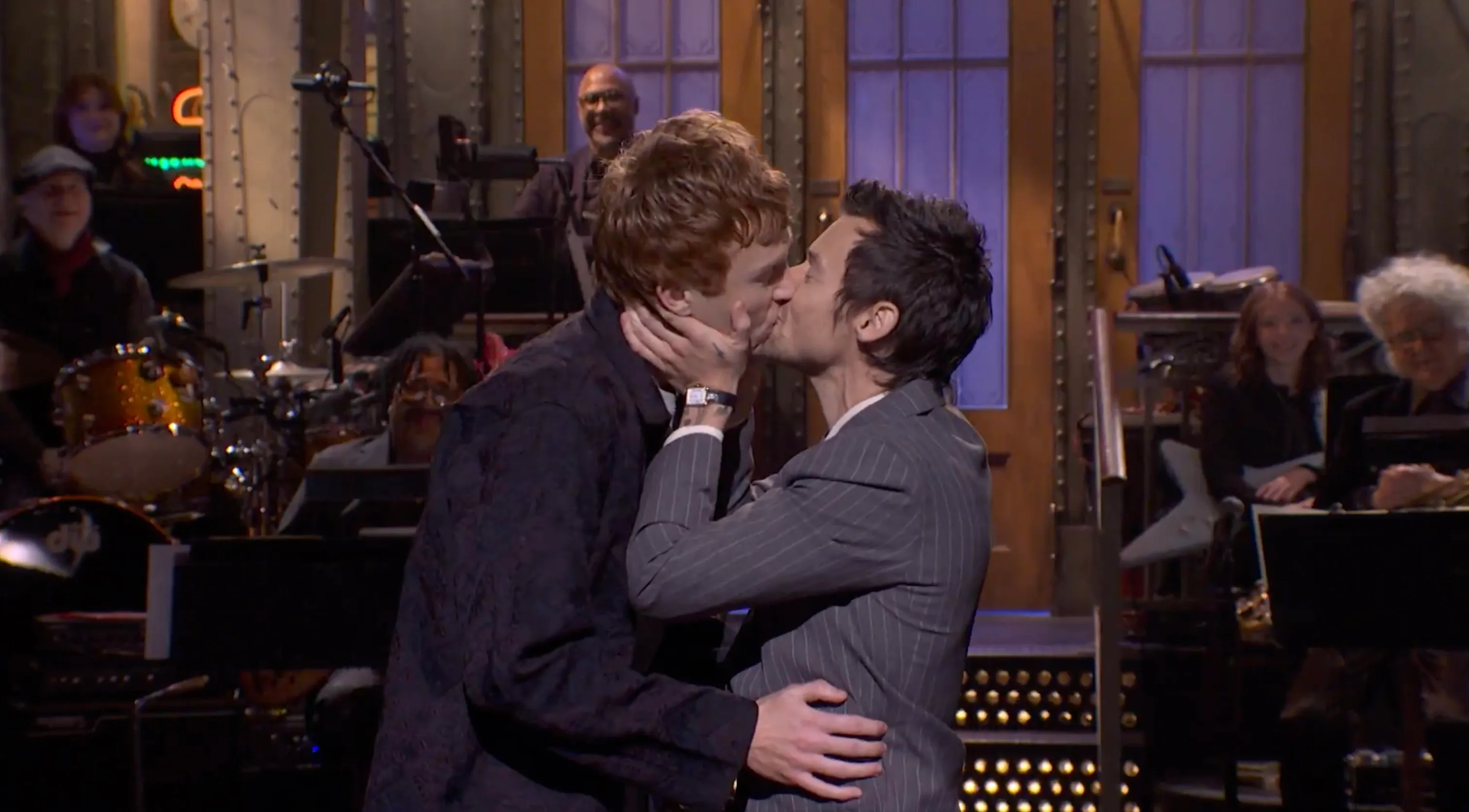 Harry Styles hits back at &lsquo;queerbaiting&rsquo; claims &mdash; by kissing male comedian during &lsquo;SNL&rsquo; monologue