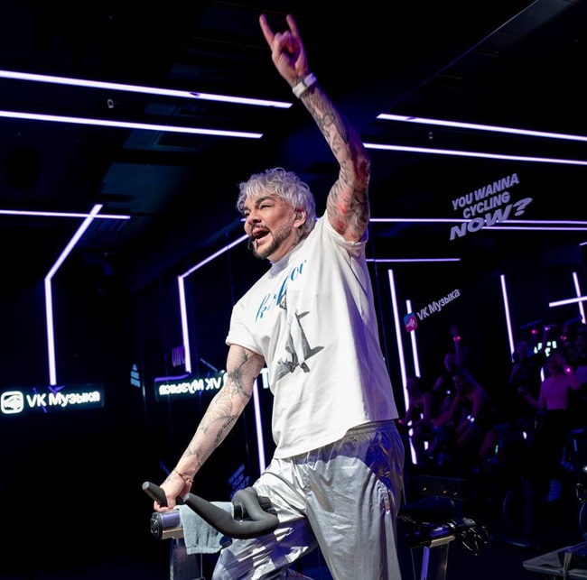 Киркоров в спортзале: как неожиданные форматы меняют восприятие музыки и артистов.