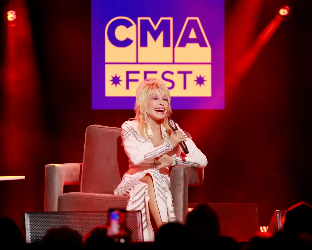 Dolly Parton gives health update in first major public appearance since revealing medical concerns