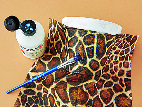 Искусство декупажа: как простые вещи становятся уникальными произведениями для вашего интерьера