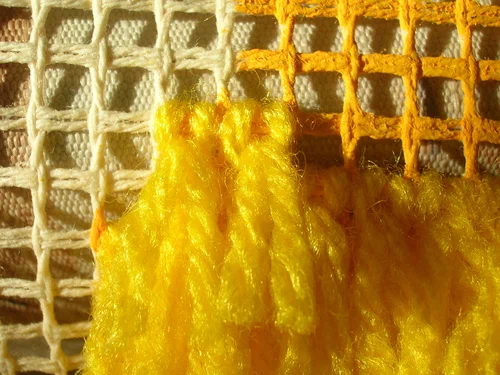 Традиции и инновации: как ковровая вышивка становится новым языком самовыражения в искусстве.