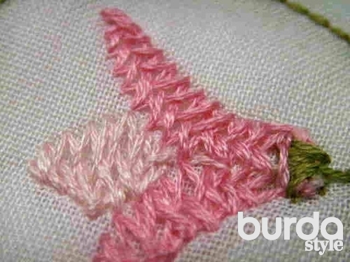 Как вышивка гладью отражает глубину культурных традиций и современное самовыражение.