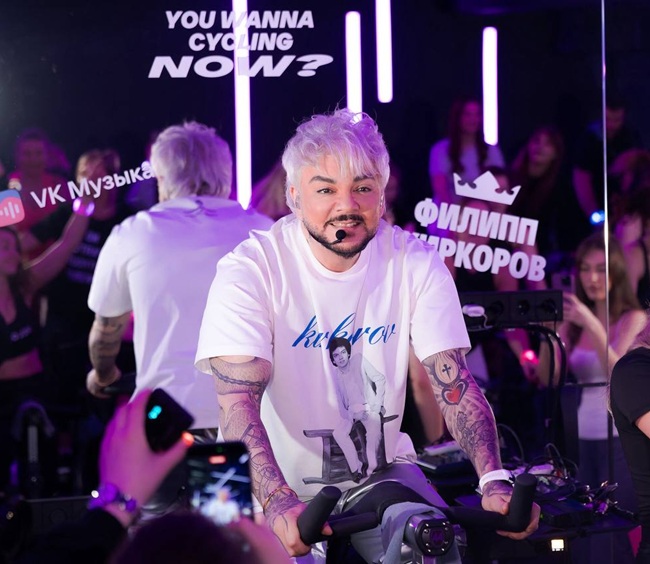 Киркоров в спортзале: как неожиданные форматы меняют восприятие музыки и артистов.