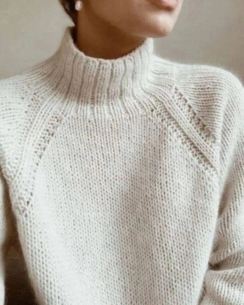 Свитер с высоким воротником: как простая деталь формирует стиль и комфорт в повседневной жизни.