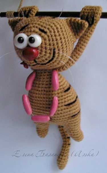 Как вязаные игрушки становятся символом уюта и креативности в современном искусстве.