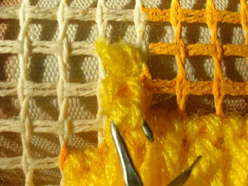 Традиции и инновации: как ковровая вышивка становится новым языком самовыражения в искусстве.