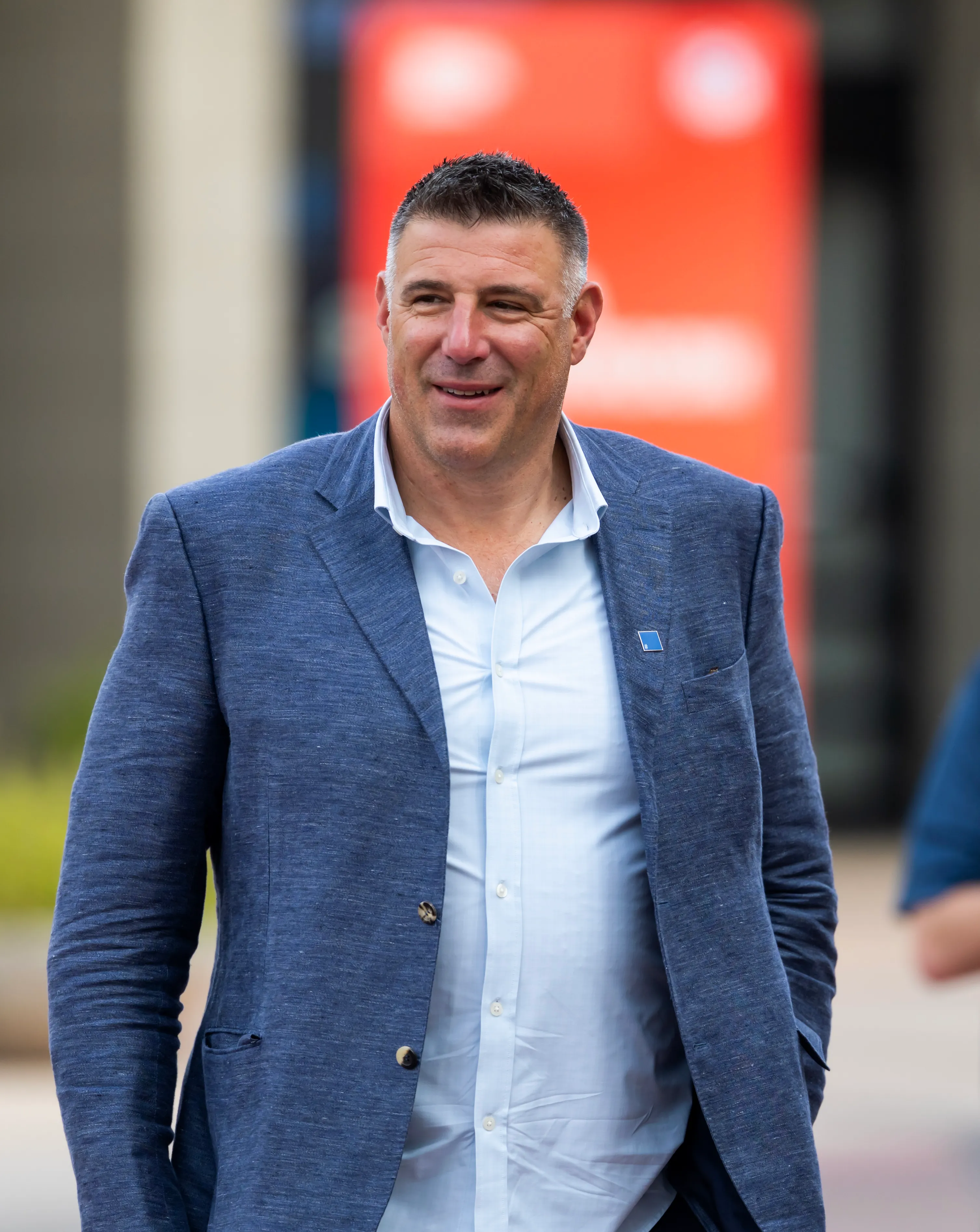 Patriots exec reveals what NFL coach Mike Vrabel has been up to since Dianna Russini photos