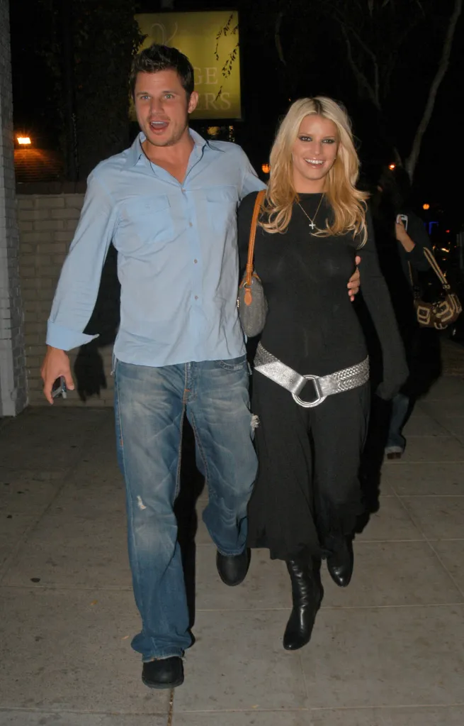 Exes Jessica Simpson and Nick Lachey have awkward run-in on flight to Hawaii