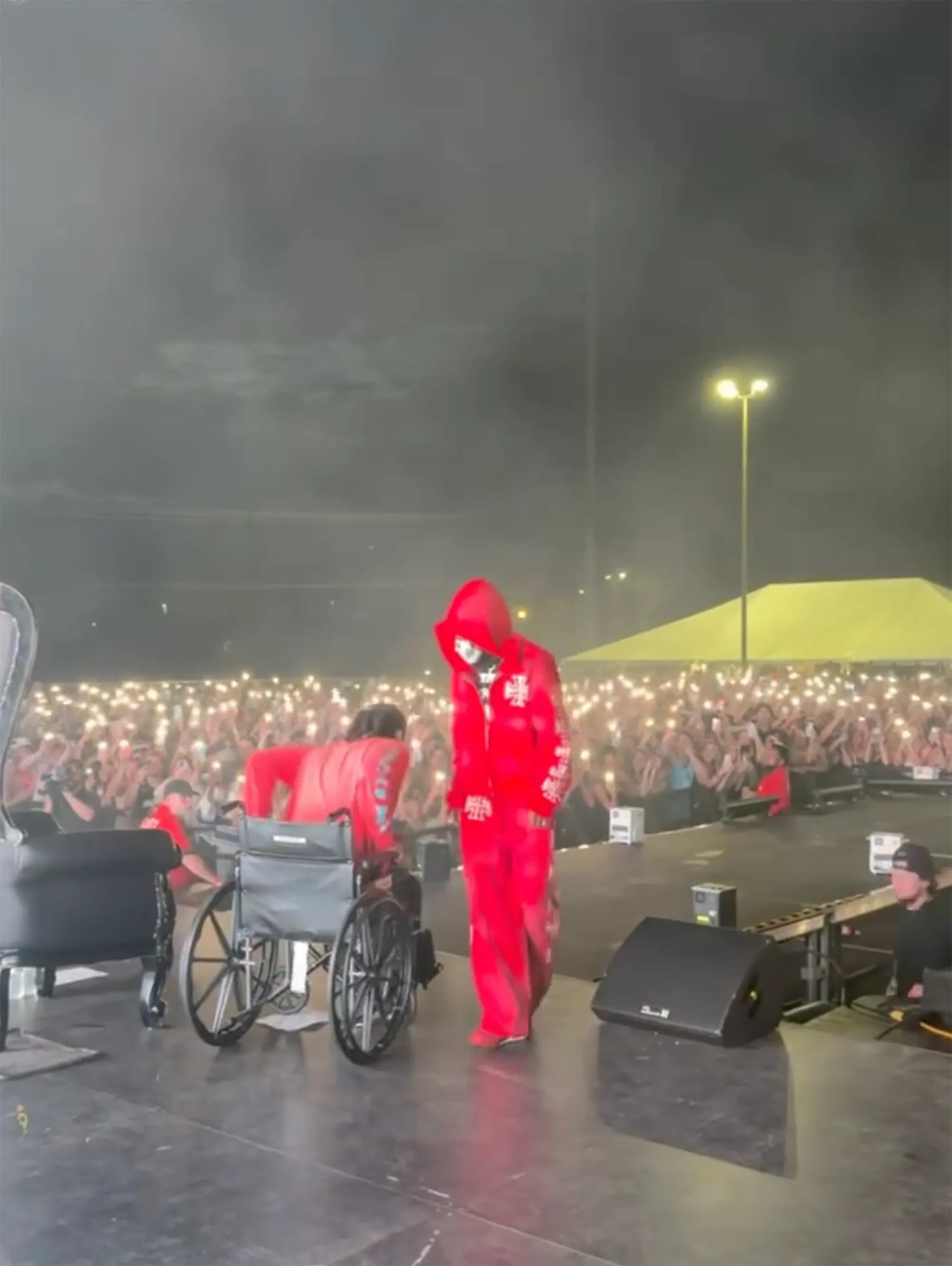 Offset shocks fans by taking the stage &mdash; and ditching wheelchair &mdash; less than 1 week after being shot