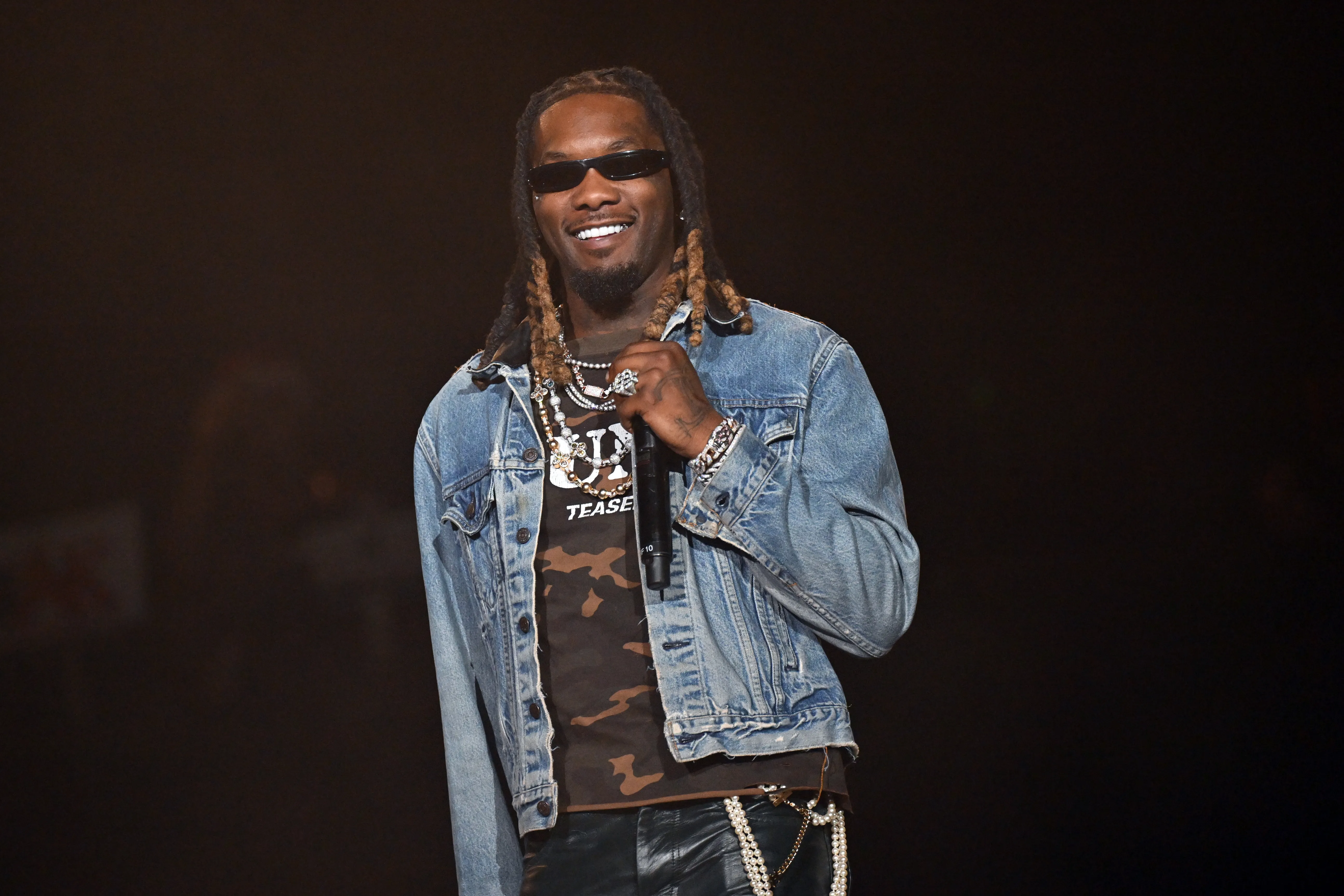 Offset shocks fans by taking the stage &mdash; and ditching wheelchair &mdash; less than 1 week after being shot