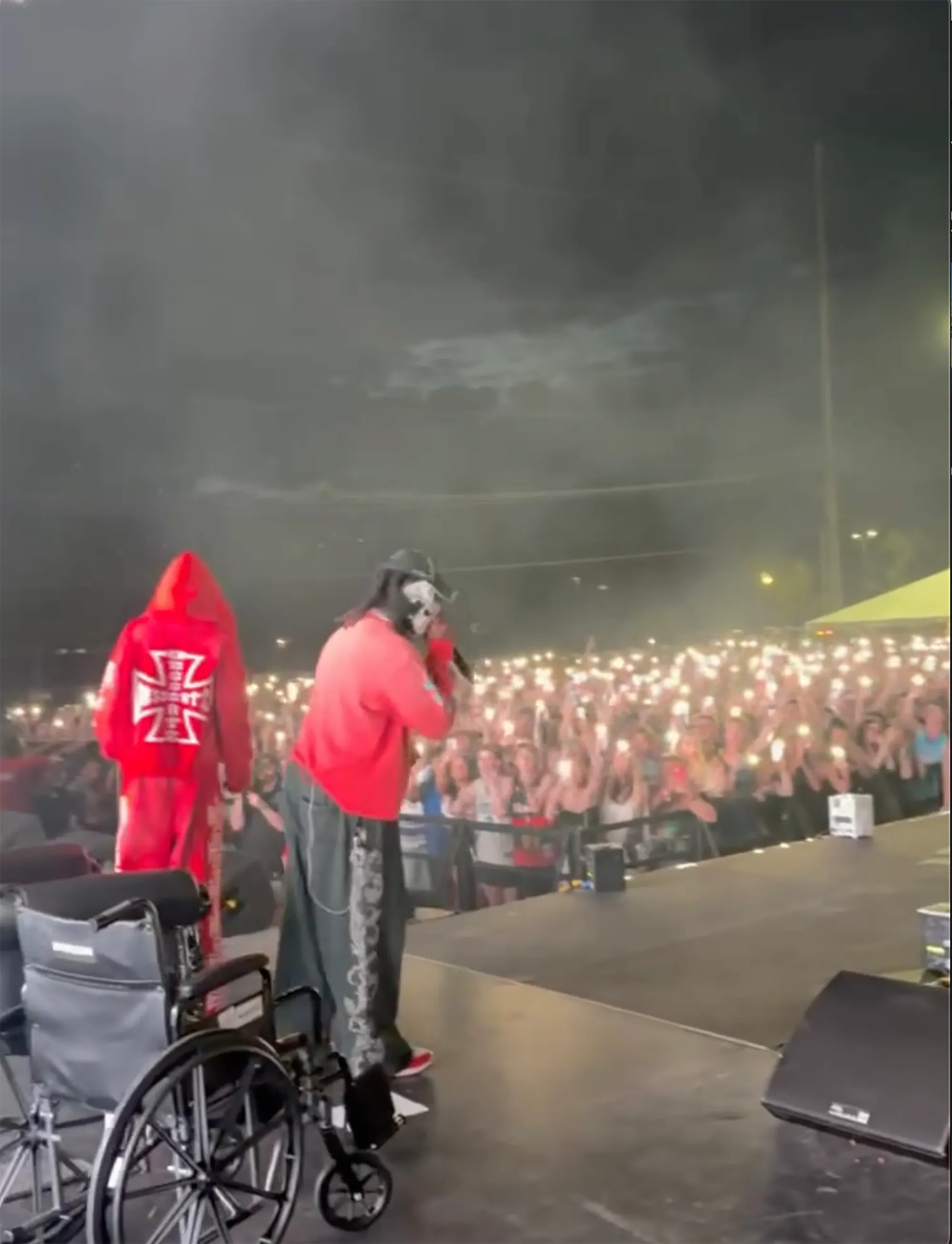 Offset shocks fans by taking the stage &mdash; and ditching wheelchair &mdash; less than 1 week after being shot