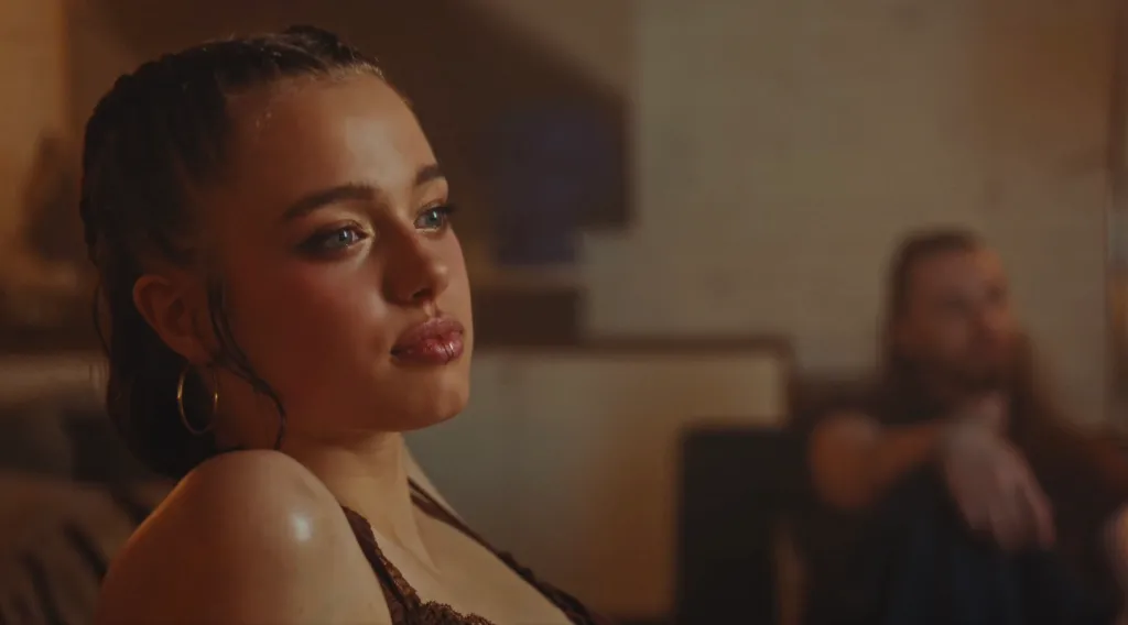 Shiloh Jolie, 19, looks strikingly like mom Angelina in sultry music video debut