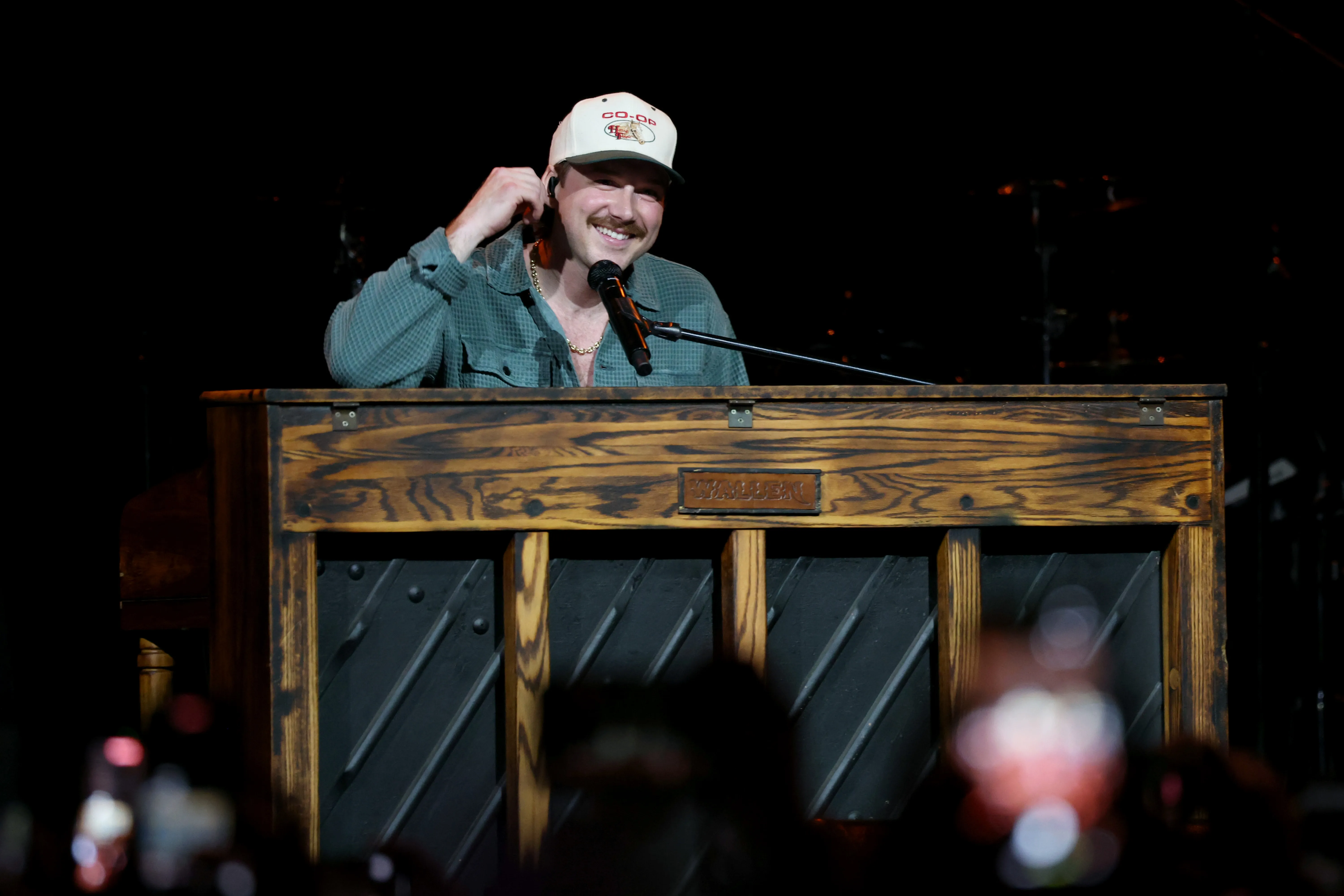 Morgan Wallen melts down after instrument malfunctions during &lsquo;Sand in My Boots&rsquo; performance